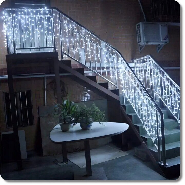 Āra lampiņu virtene Lāstekas, 300 LED, 14,5 m, auksti balta